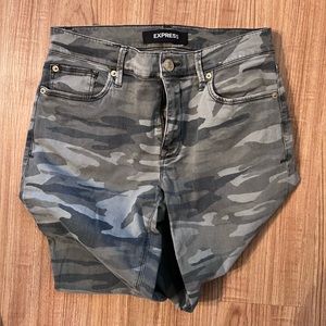 EXPRESS Ankle Legging.